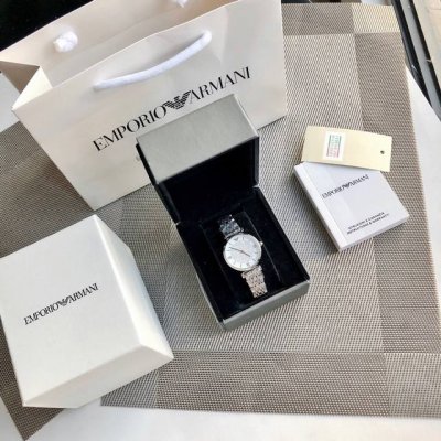 Original genuine special channel goods! Armani Armani women's watch. A must-have