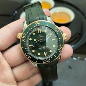 The all-new Seamaster series watch makes a strong debut. This new model draws in