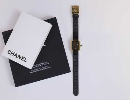 Chanel Black and Gold Sugar Cube Women's Quartz Watch, size 2025mm. Equipped wit
