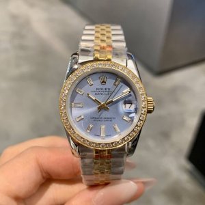 Rolex Datejust 31mm Watch: A Dazzling Declaration of 10 Square-Tooth Diamonds. O