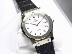 Gold+20 Hublot Classic Fusion Series 316 stainless steel case is finely polished