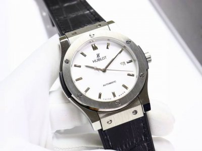 Gold+20 Hublot Classic Fusion Series 316 stainless steel case is finely polished
