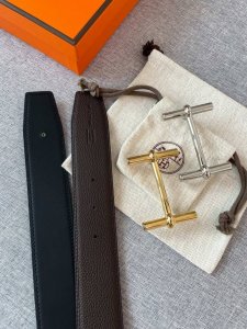 Chanel counters have new models. The Chanel brooch is the most understanding acc
