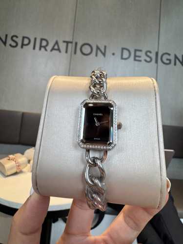 Gold and white Chanel Small Sugar Cube Women's Quartz Watch, size 2126mm. Equipp
