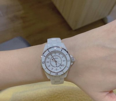 Chanel J12 Series H1628 Classic White Ceramic Model33mm diameter, medium size,
