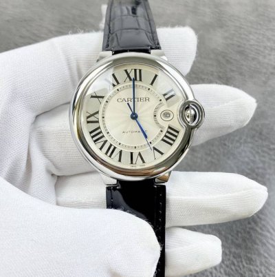 Cartier Blue Balloon 42mm Series! This alligator leather strap model exudes eleg