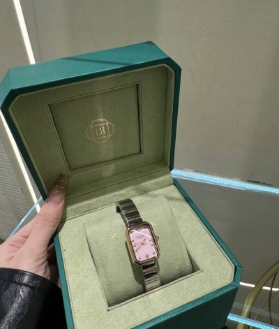 Lola Rose Lola Rose small sugar cube watch, ahhh so pretty! Fairies, hurry up, w