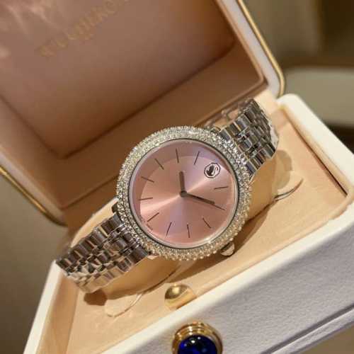 Same price Swarovski summer accessories, this watch combines a simple design wit