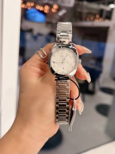Gucci Gg2570 Series Ya142504 Watch. Quartz Movement, Size 28Mm. In Stock.