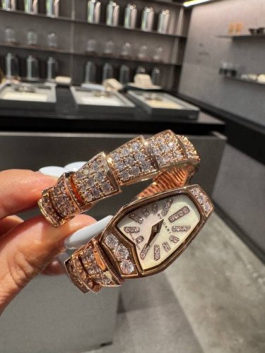Gold and white at the same price Bulgari jewelry watch Brand: Bvlgari Bulgari Se