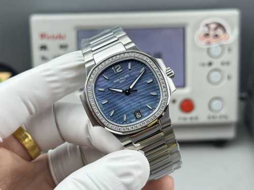 Gr, Patek Philippe, Diamonds +50 Ladies' Nautilus 7018 1A-010 Custom Gradient Bl