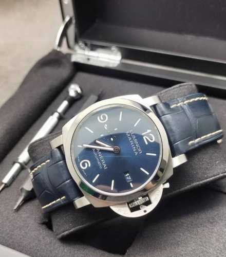 Panerai Lumino automatic mechanical movement, daylight display, luminous waterpr