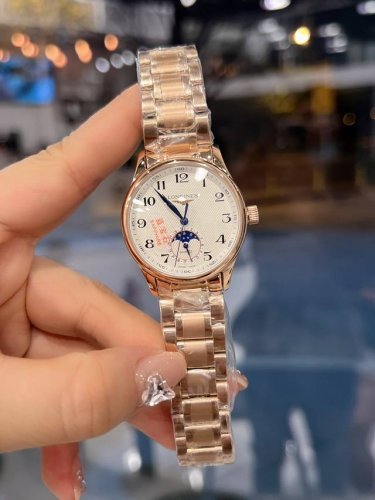 Master Series Ladies' Watch. Steel Belt And Leather Strap Are All At The Same Pr