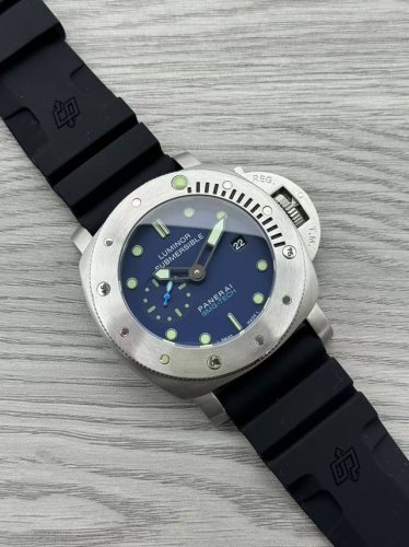 Panerai--Panerai Pam Type: Men's top watch Movement: Fully automatic mechanical