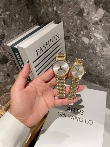 White/Gold] Gucci's new bee! Original quality and superb value! Exclusive photo
