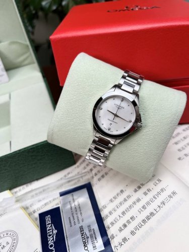 Fashionable quartz women's watch. This classic Longines model is elegant and re