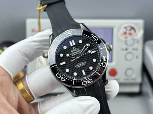 Or Factory's "All-Ceramic Seamaster 300m" has undergone three and a half years o