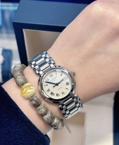 I believe that sisters who like Longines must know Longines' Crescent Moon watc