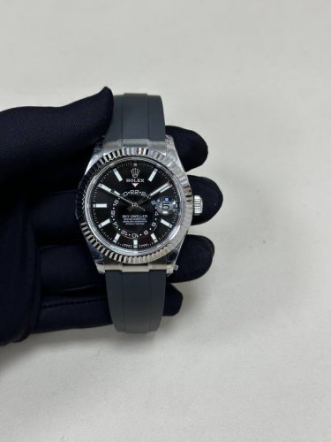 Upgraded Rolex Sky-Dweller! Wonderful details: Case size: 42mm, stable, reliable Upgraded Rolex Sky-Dweller! Wonderful details: Case size: 42mm, stable, reliable