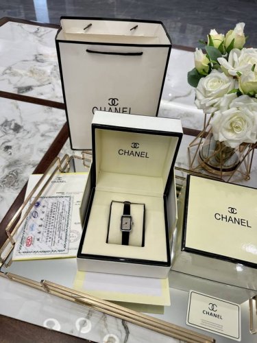 Same style as pictured, same packaging as the official store. Genuine Chanel wa