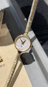 This is a Gucci model bought from a second-hand shop in Japan! It is extremely l