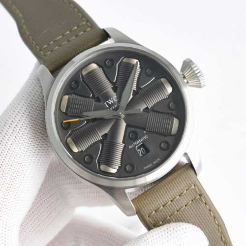 White and Black IWC: A technologically advanced and fashionable IWC flagship mo