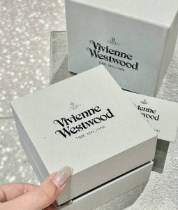 Help! This little blue watch from the Empress Dowager Cixi is so pretty! They r