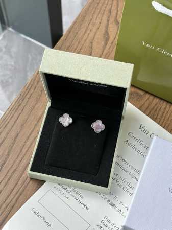 V Gold Material Four-Leaf Clover Pink Mother-Of-Pearl Silver Earrings. This Pair - Click Image to Close