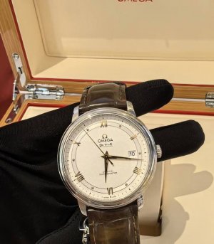 Omega De Ville II 424.13.40.20.02 2 39.5mm case diameter Classic three-hand desi