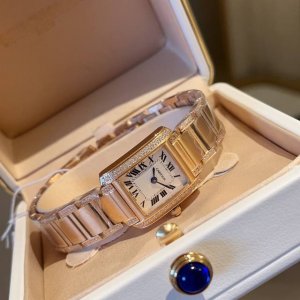 Hot Fred Diamond Horseshoe Bracelet, classic and versatile, a must-have item for