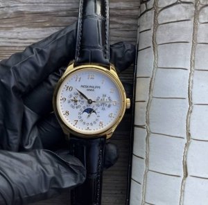 Louis Vuitton letter bracelet inherits exquisite craftsmanship and polished colo